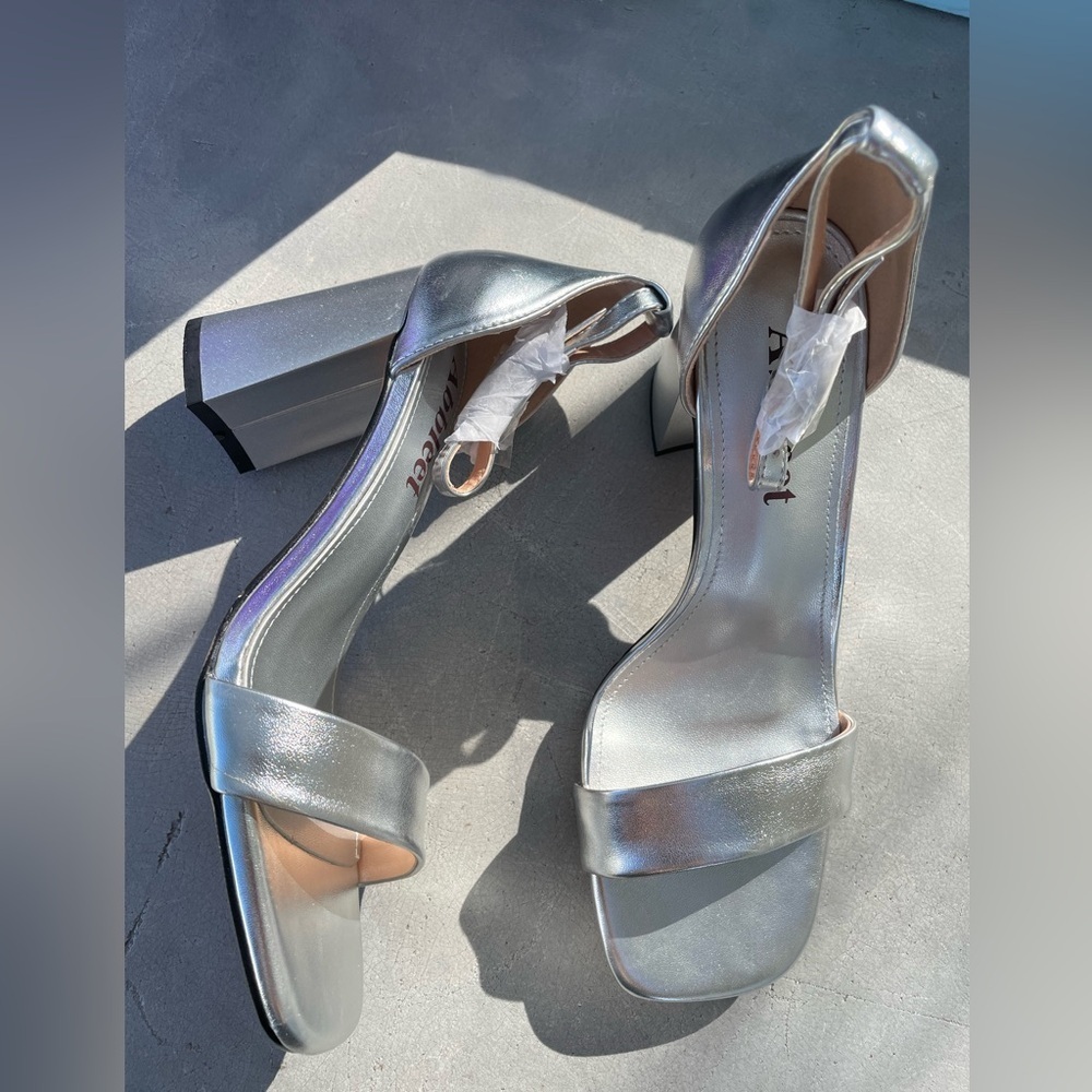 New Silver Chunky Block Heels Women's - Picture 4 of 12